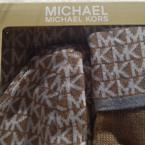 🧤🧣NIB MICHAEL KORS SET🧤🧣🧤 - Picture 2 of 8